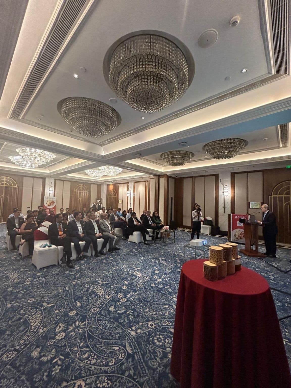 Koralla Fındık — Yeni Delhi ve Mumbai iş görüşmeleri
